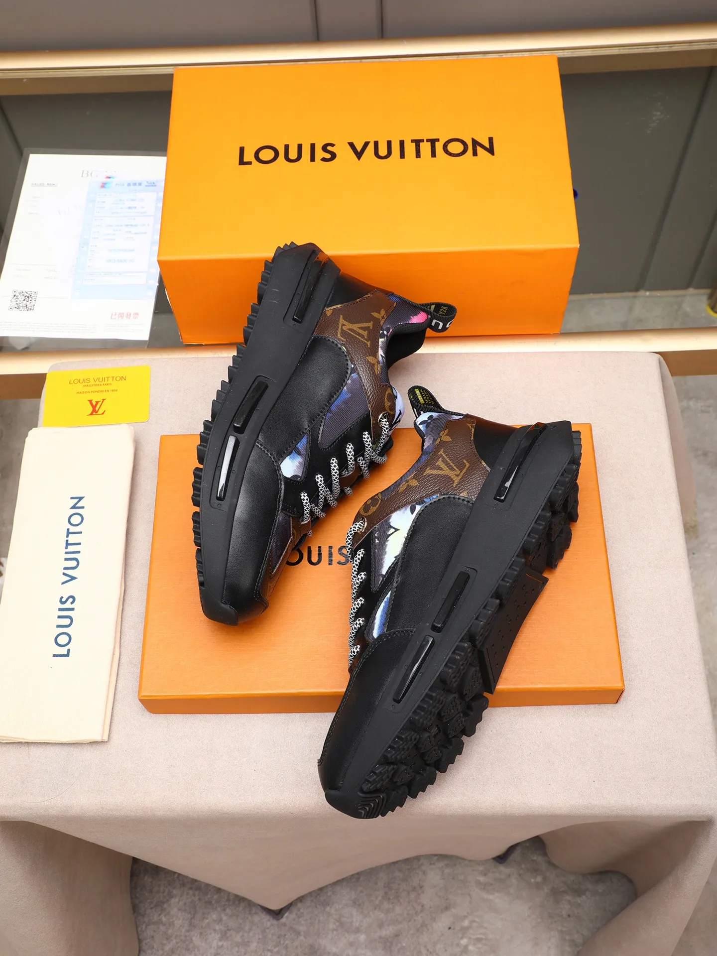 Men's shoes 💰460 [LV] Made of imported L special fabric spliced ​​with cowhide and comfortable mesh lining. Privately molded foam TPU outsole, super light and comfortable on the feet! Perfect last shape, generous and fashionable design, 4 colors available! Code number: 38–44 (45 customized